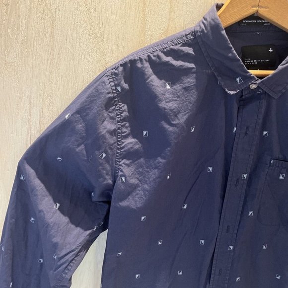 Tavik modern beach Culture blue button up shirt Top men’s Large - Picture 3 of 6
